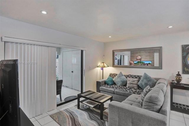 10540 SW 154th 7 7, Miami, FL 33196