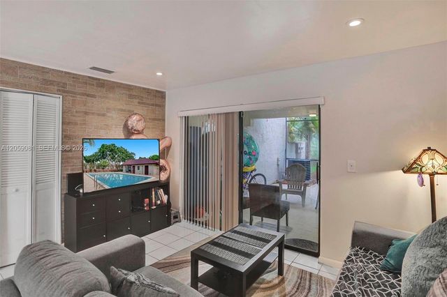 10540 SW 154th 7 7, Miami, FL 33196