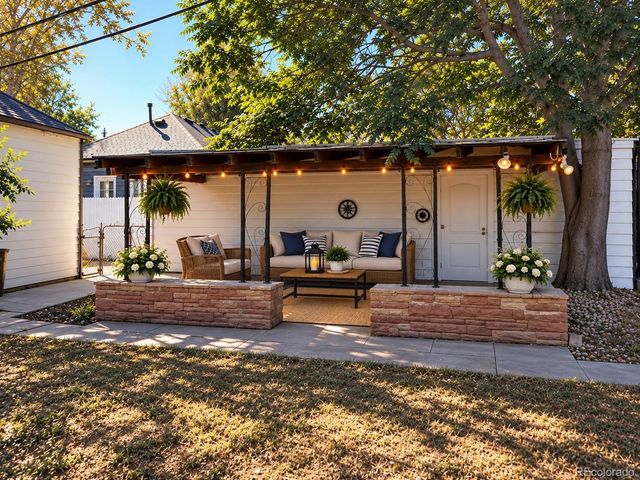 1785 Del Mar Parkway, Aurora, CO 80010