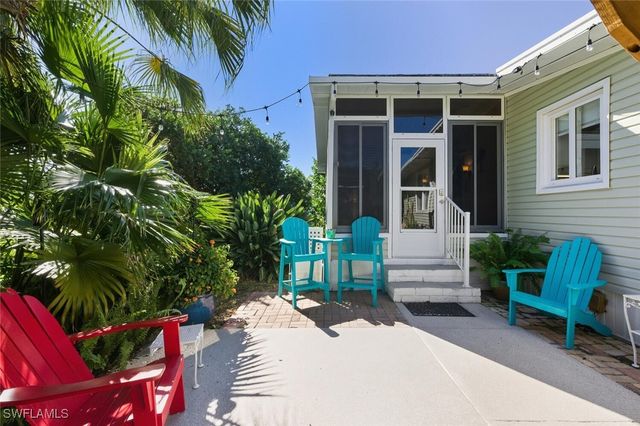 542 Charlemagne BLVD, Naples, FL 34112