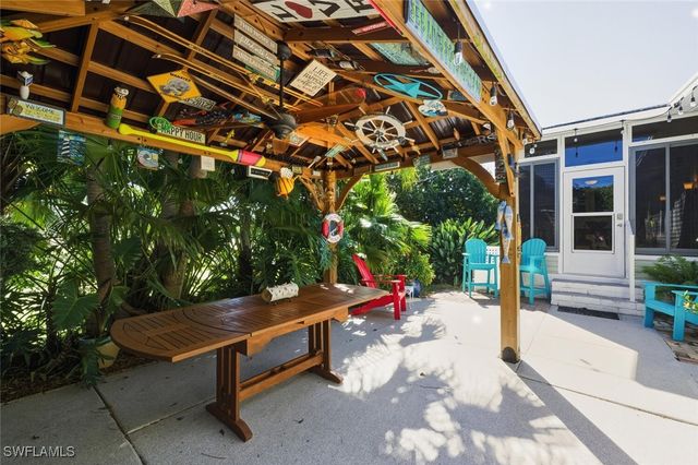 542 Charlemagne BLVD, Naples, FL 34112