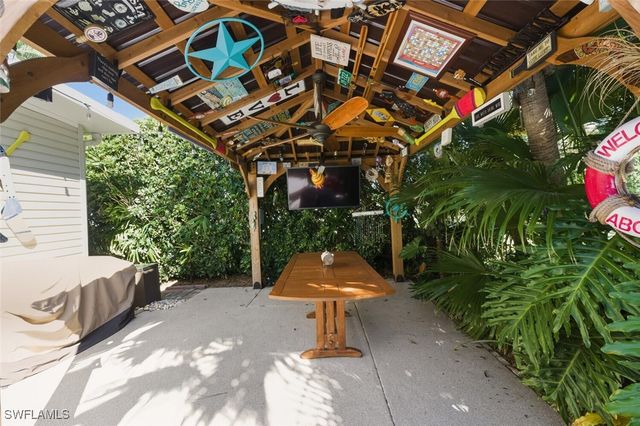 542 Charlemagne BLVD, Naples, FL 34112