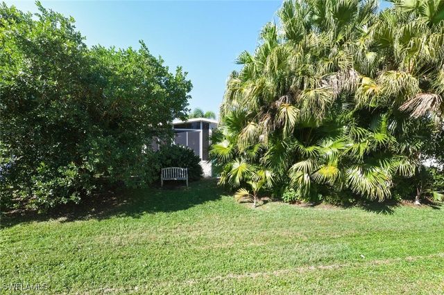 542 Charlemagne BLVD, Naples, FL 34112