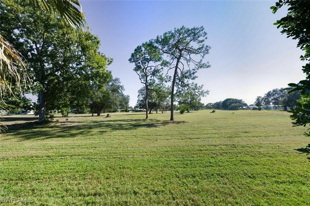 542 Charlemagne BLVD, Naples, FL 34112