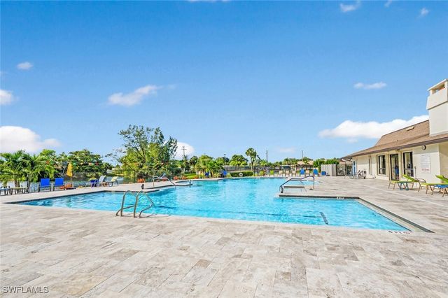 542 Charlemagne BLVD, Naples, FL 34112