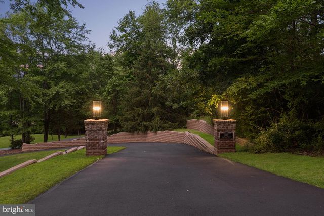 102 PICKWICK DR, Doylestown, PA 18901