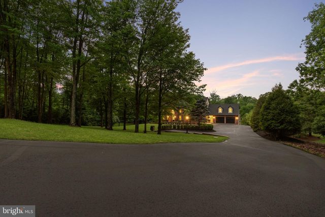 102 PICKWICK DR, Doylestown, PA 18901