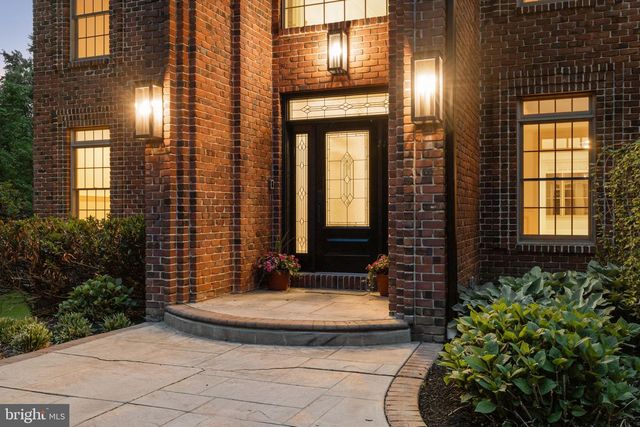 102 PICKWICK DR, Doylestown, PA 18901