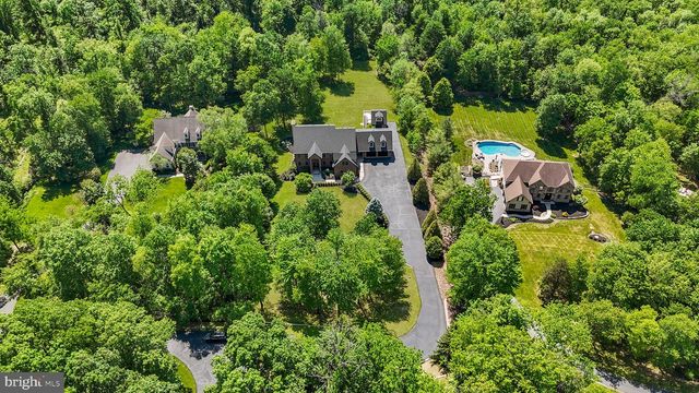 102 PICKWICK DR, Doylestown, PA 18901
