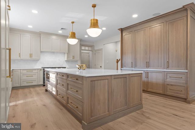 102 PICKWICK DR, Doylestown, PA 18901