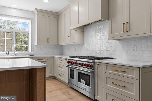102 PICKWICK DR, Doylestown, PA 18901