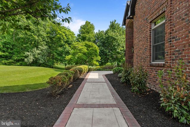 102 PICKWICK DR, Doylestown, PA 18901