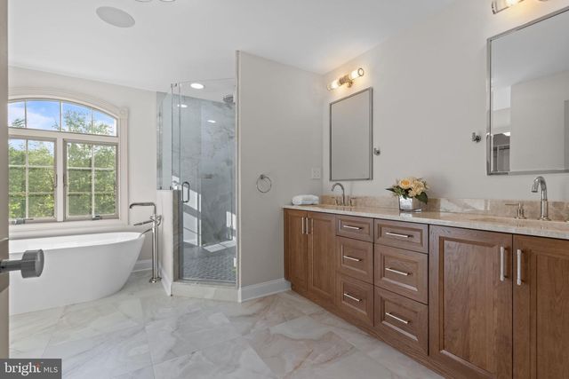 102 PICKWICK DR, Doylestown, PA 18901