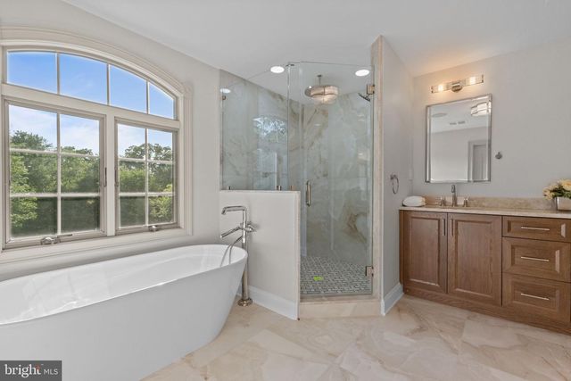 102 PICKWICK DR, Doylestown, PA 18901