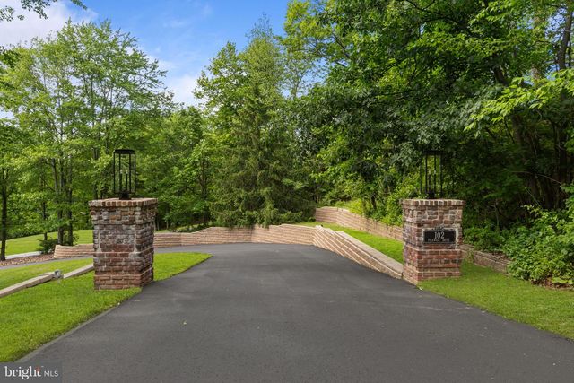 102 PICKWICK DR, Doylestown, PA 18901