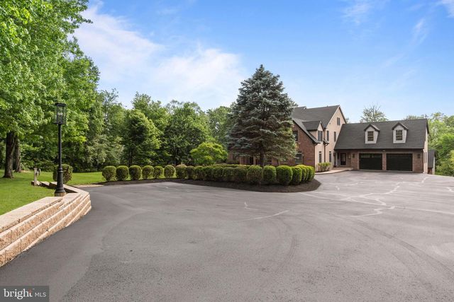 102 PICKWICK DR, Doylestown, PA 18901