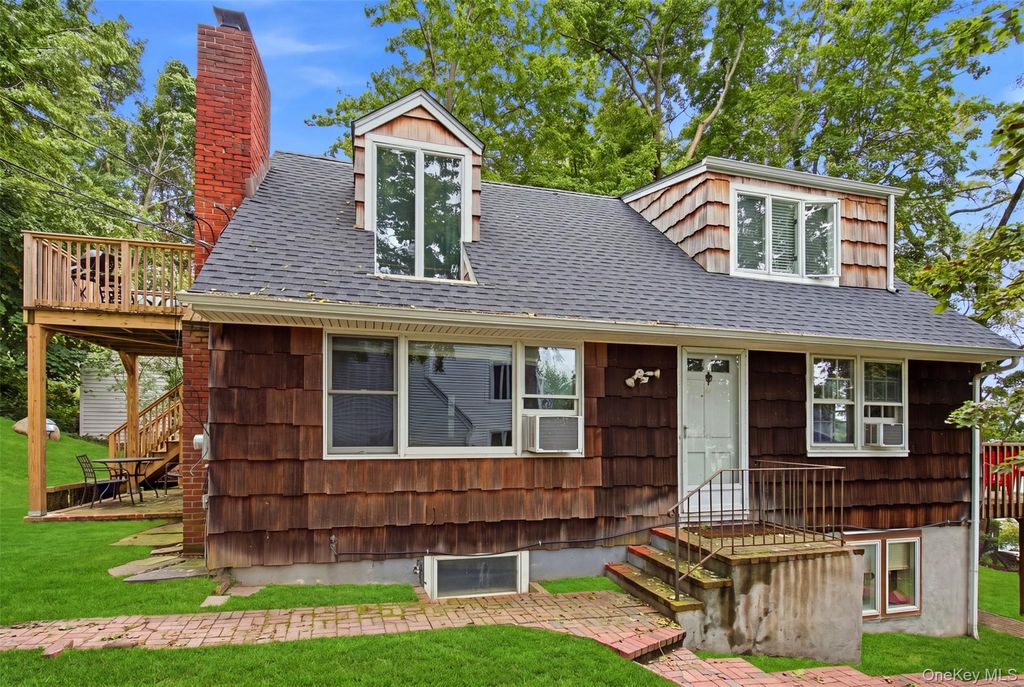 35 Ward Avenue, Northport, NY 11768 — photo 2
