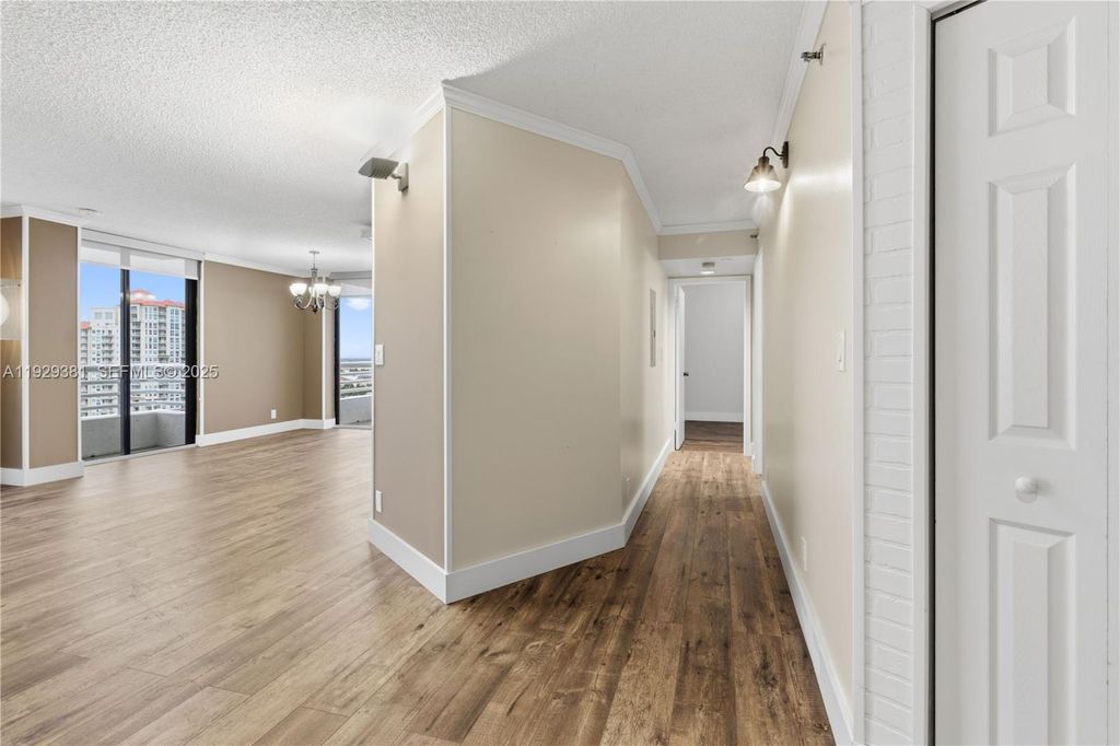 Image 10 of property listing at 3300 NE 192nd St LP06, Aventura, FL 33180