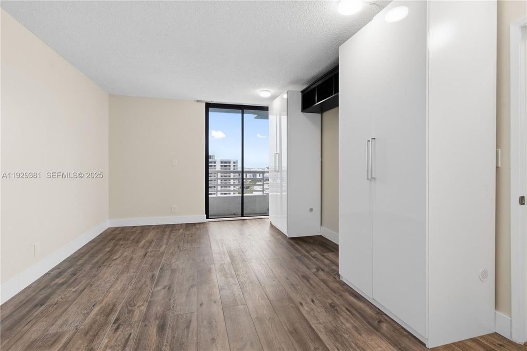 Image 12 of property listing at 3300 NE 192nd St LP06, Aventura, FL 33180