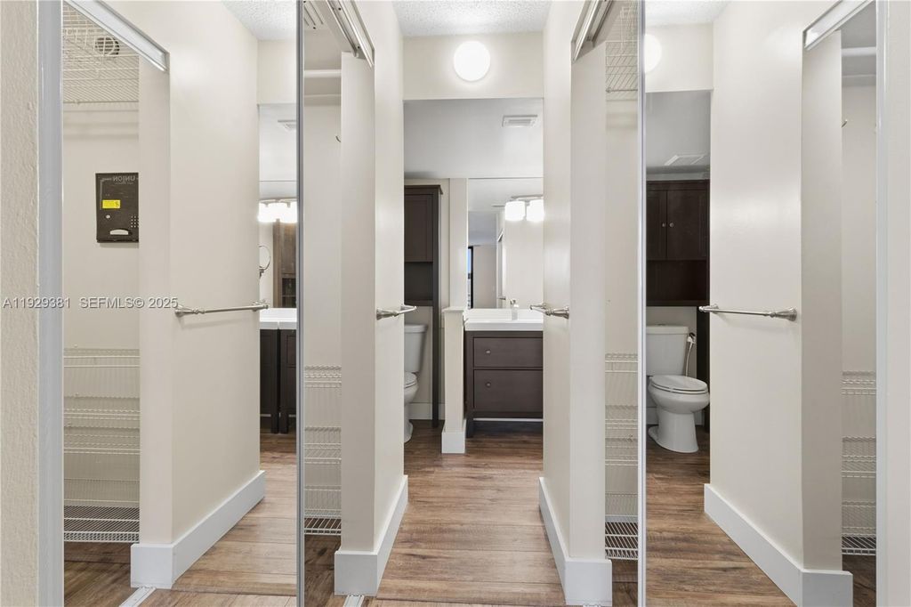 Image 13 of property listing at 3300 NE 192nd St LP06, Aventura, FL 33180