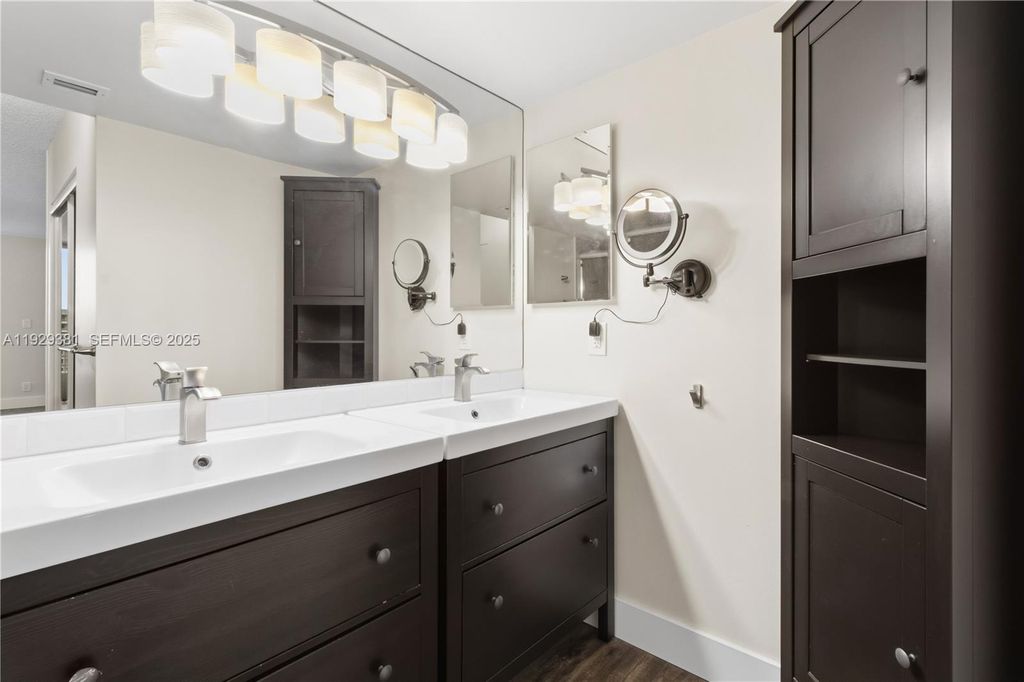 Image 14 of property listing at 3300 NE 192nd St LP06, Aventura, FL 33180