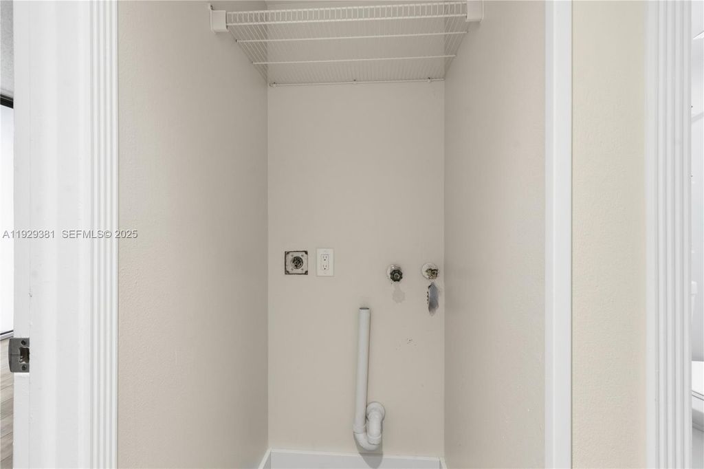 Image 19 of property listing at 3300 NE 192nd St LP06, Aventura, FL 33180