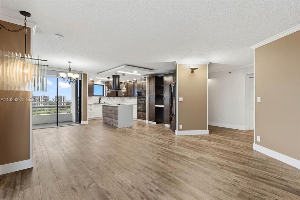 Image 2 of property listing at 3300 NE 192nd St LP06, Aventura, FL 33180