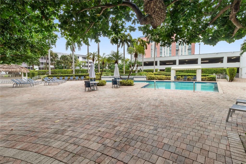 Image 23 of property listing at 3300 NE 192nd St LP06, Aventura, FL 33180