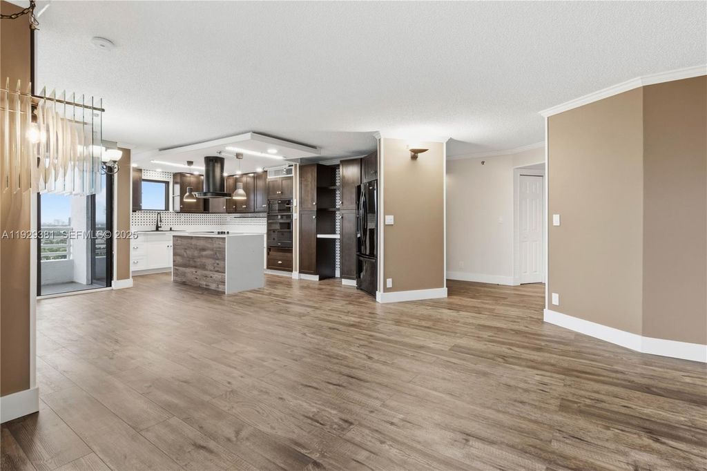 Image 3 of property listing at 3300 NE 192nd St LP06, Aventura, FL 33180