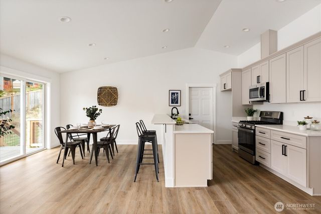 4817 Lawrence Avenue, Freeland, WA 98249