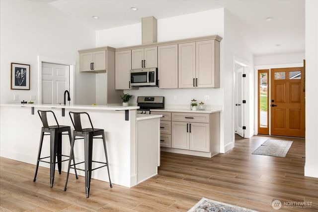 4817 Lawrence Avenue, Freeland, WA 98249