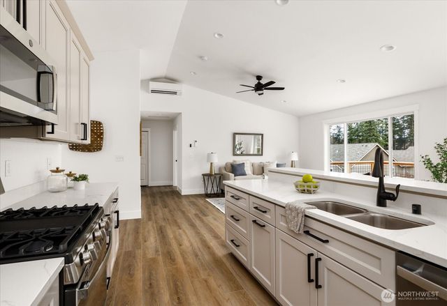 4817 Lawrence Avenue, Freeland, WA 98249