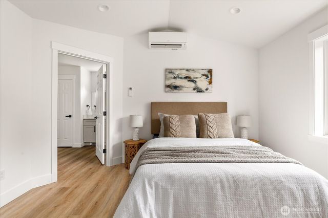 4817 Lawrence Avenue, Freeland, WA 98249