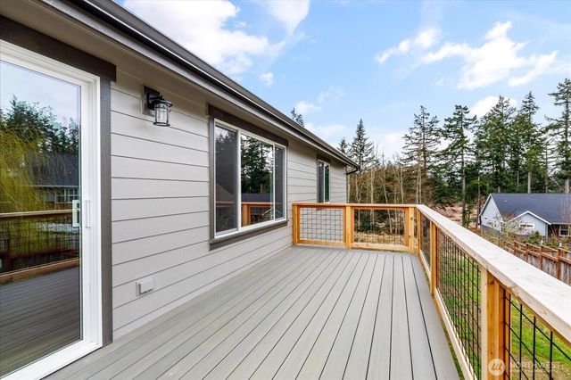 4817 Lawrence Avenue, Freeland, WA 98249