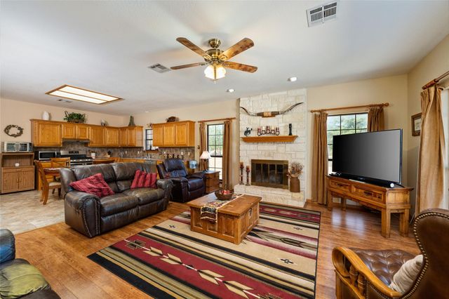 120 Craigen RD, Liberty Hill, TX 78642