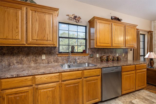 120 Craigen RD, Liberty Hill, TX 78642