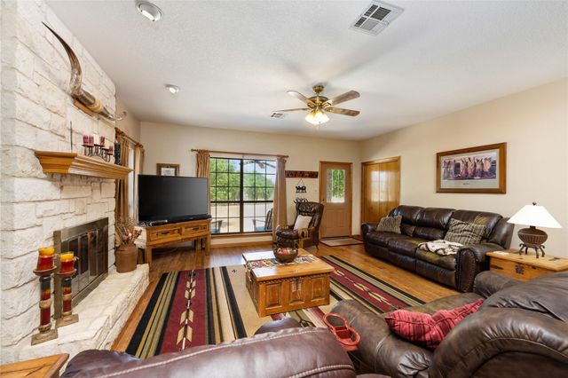 120 Craigen RD, Liberty Hill, TX 78642