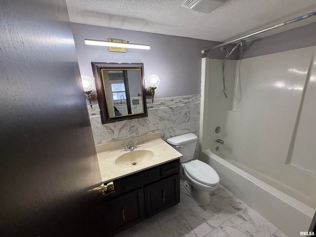 2081 W MONROE Street 1 or A, Springfield, IL 62704