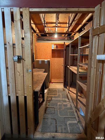 2081 W MONROE Street 1 or A, Springfield, IL 62704