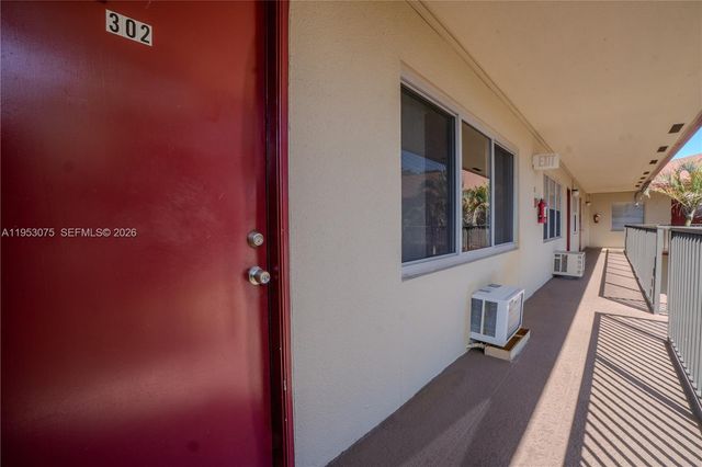 251 SW 134th Way 302M, Pembroke Pines, FL 33027