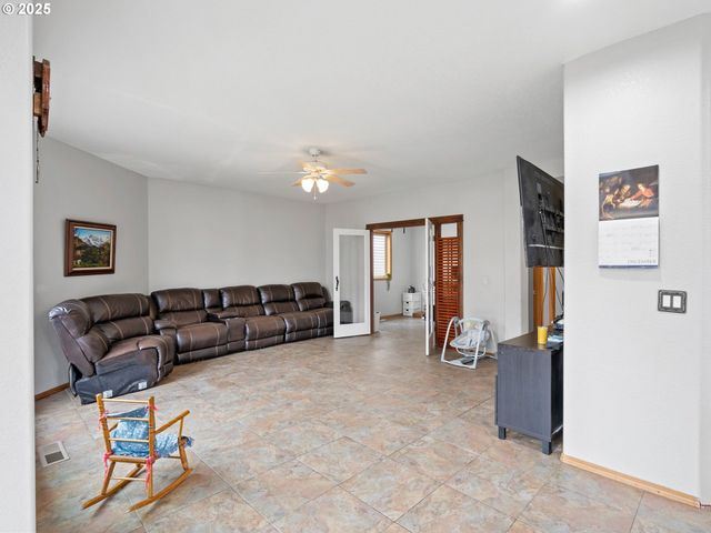 1623 Ne LEEWOOD Ave, Keizer, OR 97303