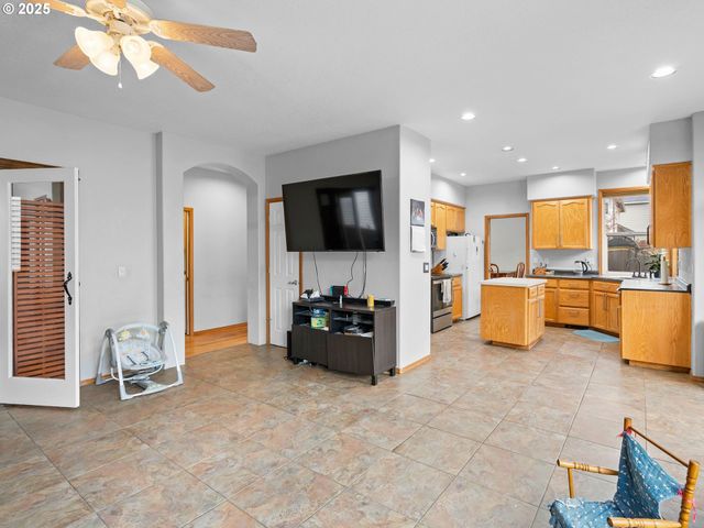 1623 Ne LEEWOOD Ave, Keizer, OR 97303