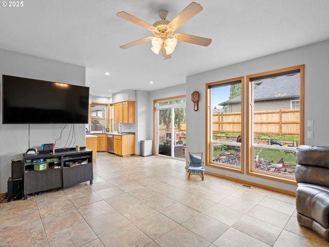 1623 Ne LEEWOOD Ave, Keizer, OR 97303