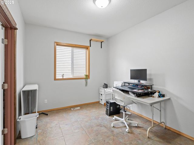 1623 Ne LEEWOOD Ave, Keizer, OR 97303