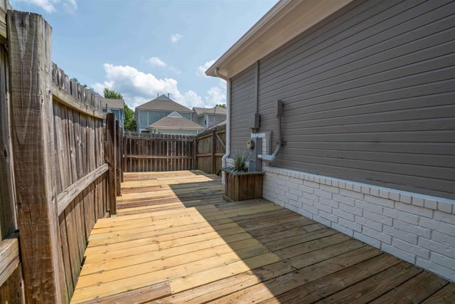 1124 MISTY ISLE DR, Memphis, TN 38103
