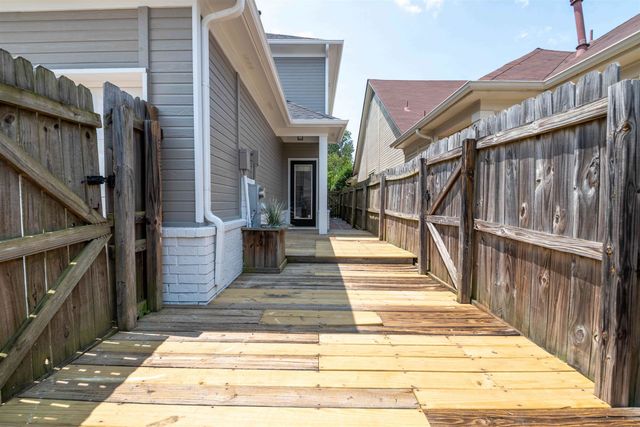1124 MISTY ISLE DR, Memphis, TN 38103