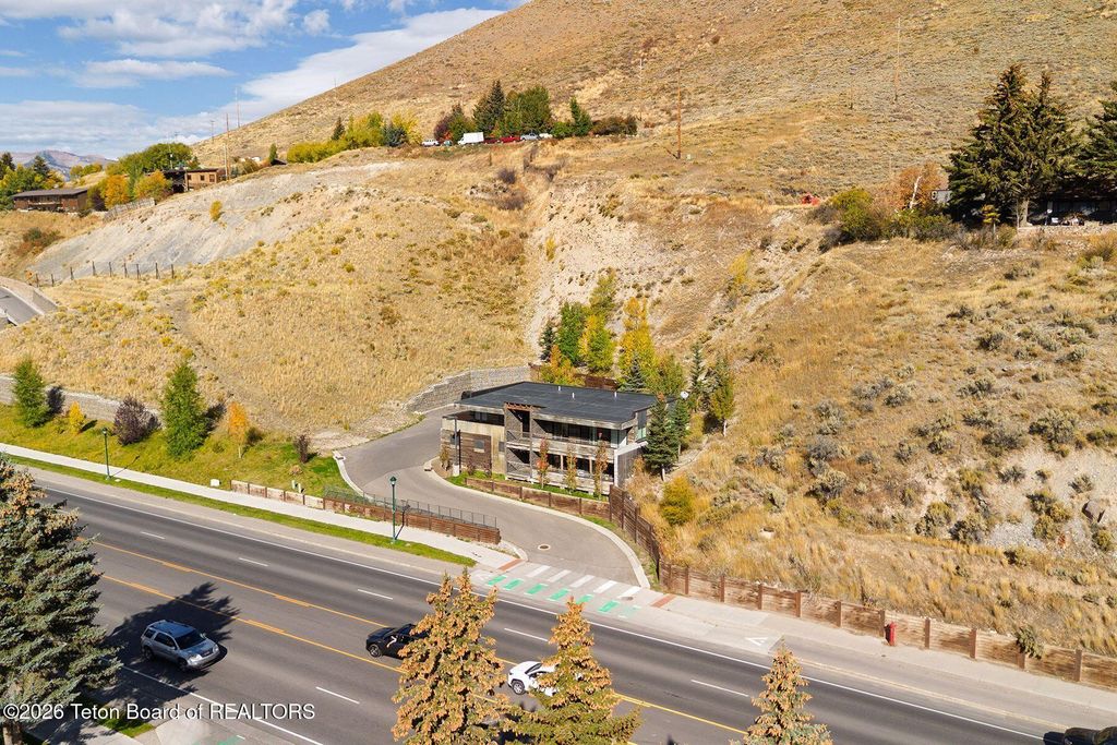 855 W BROADWAY Avenue, Jackson, WY 83001 photo 10