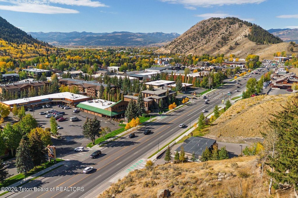 855 W BROADWAY Avenue, Jackson, WY 83001 photo 12