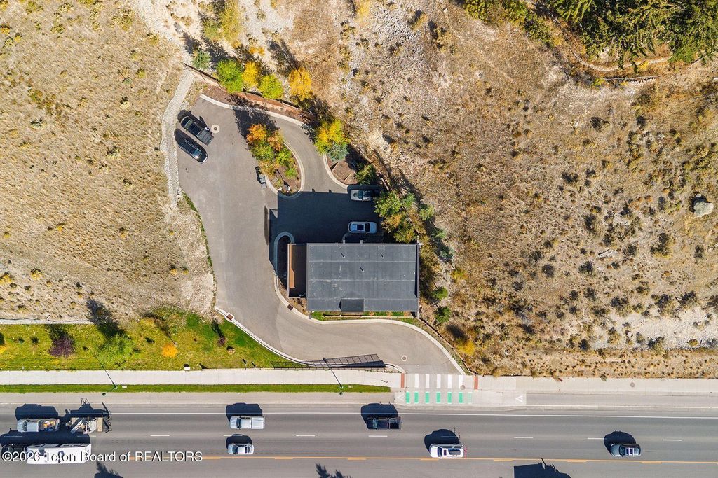 855 W BROADWAY Avenue, Jackson, WY 83001 photo 17