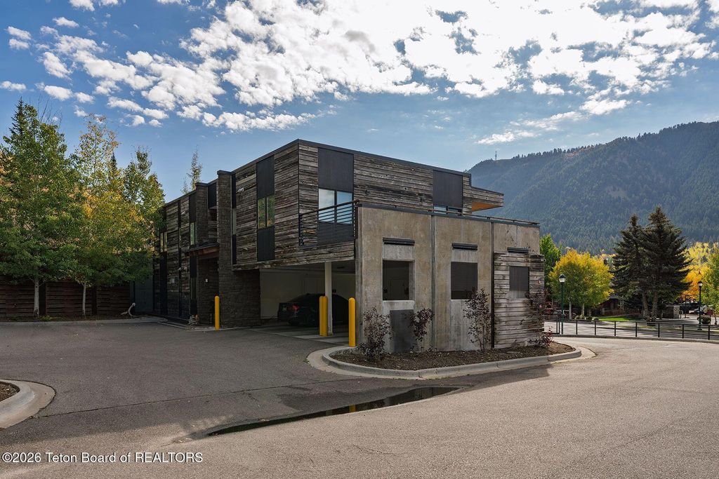 855 W BROADWAY Avenue, Jackson, WY 83001 photo 21